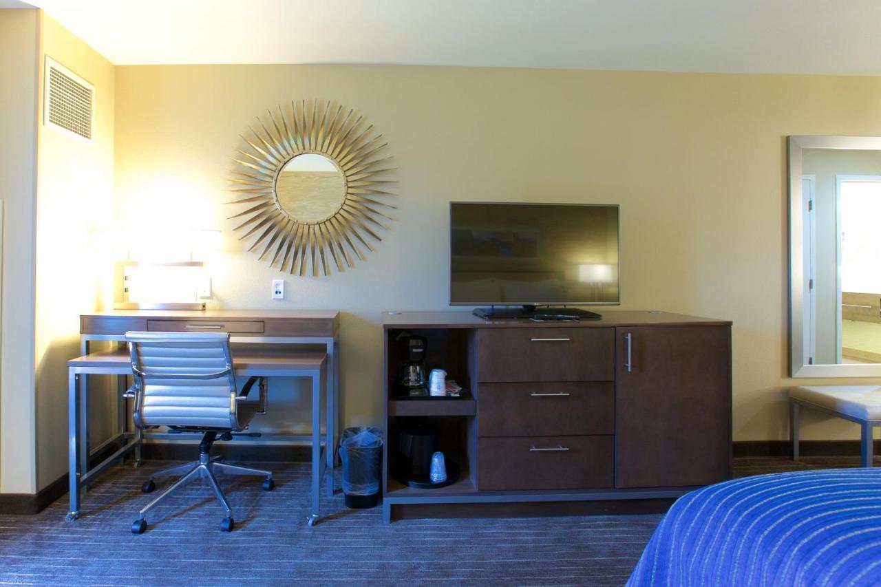 Holiday Inn Express Fargo Sw I94 Medical Center, An Ihg Hotel Buitenkant foto