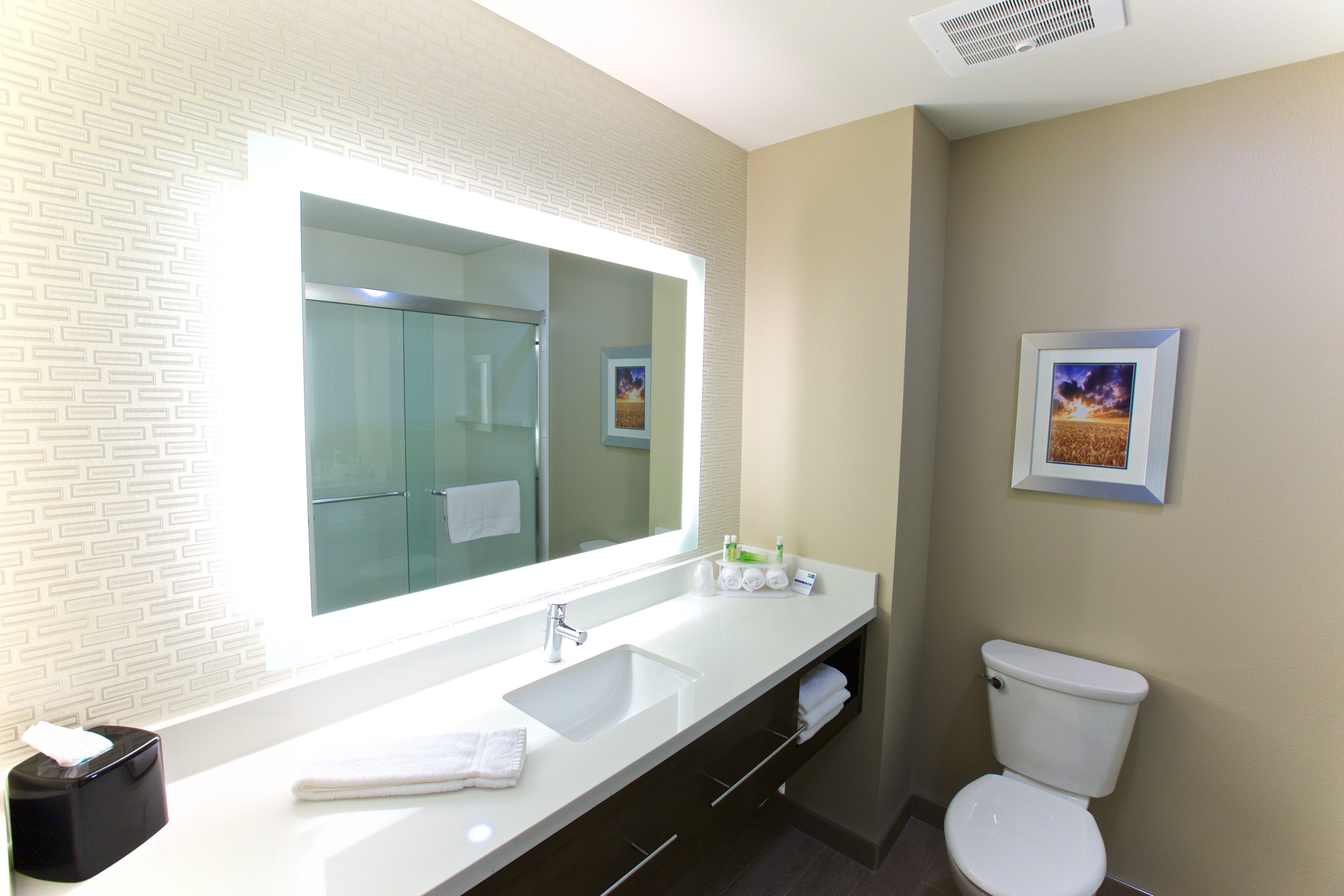 Holiday Inn Express Fargo Sw I94 Medical Center, An Ihg Hotel Buitenkant foto