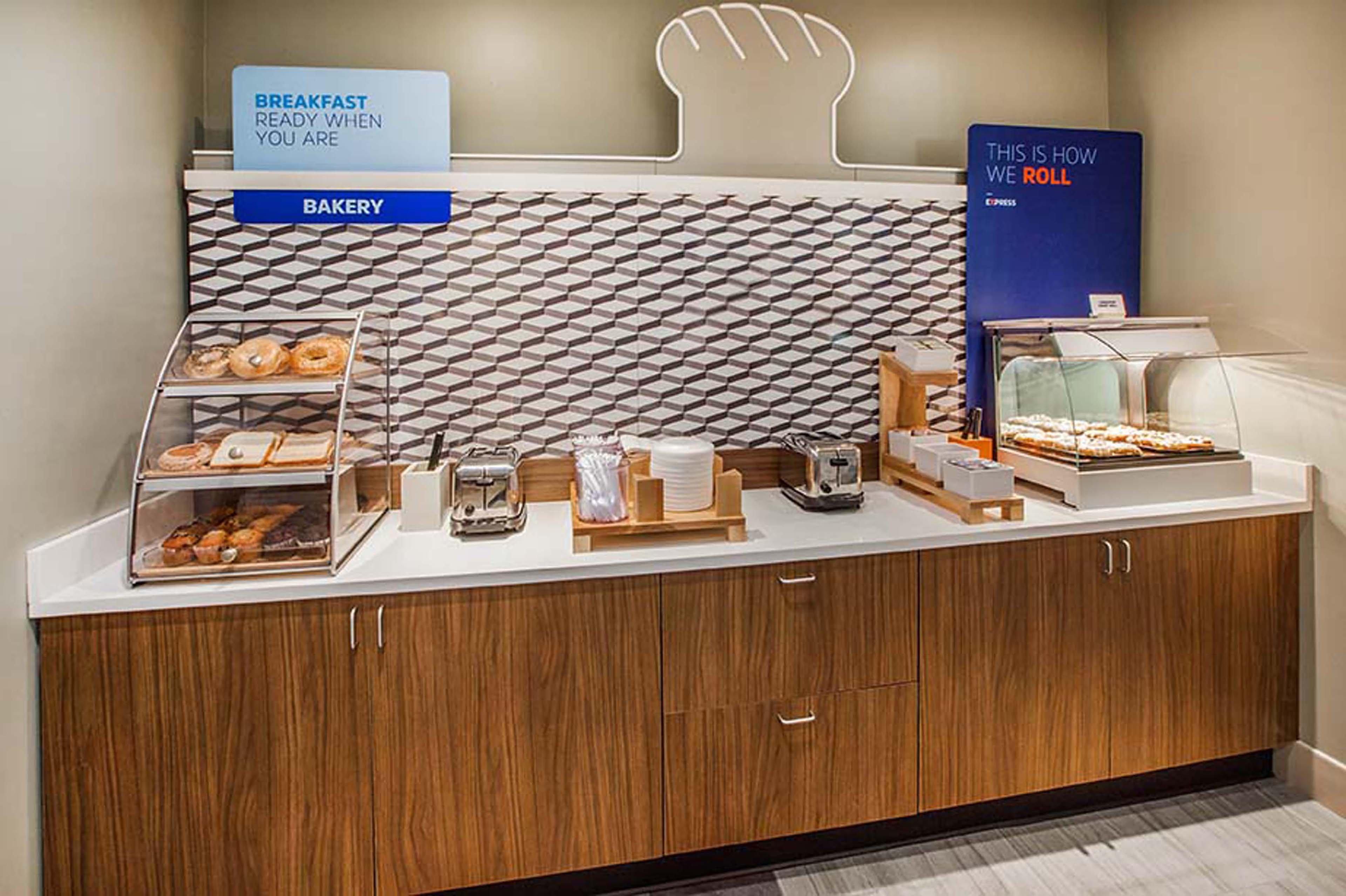 Holiday Inn Express Fargo Sw I94 Medical Center, An Ihg Hotel Buitenkant foto