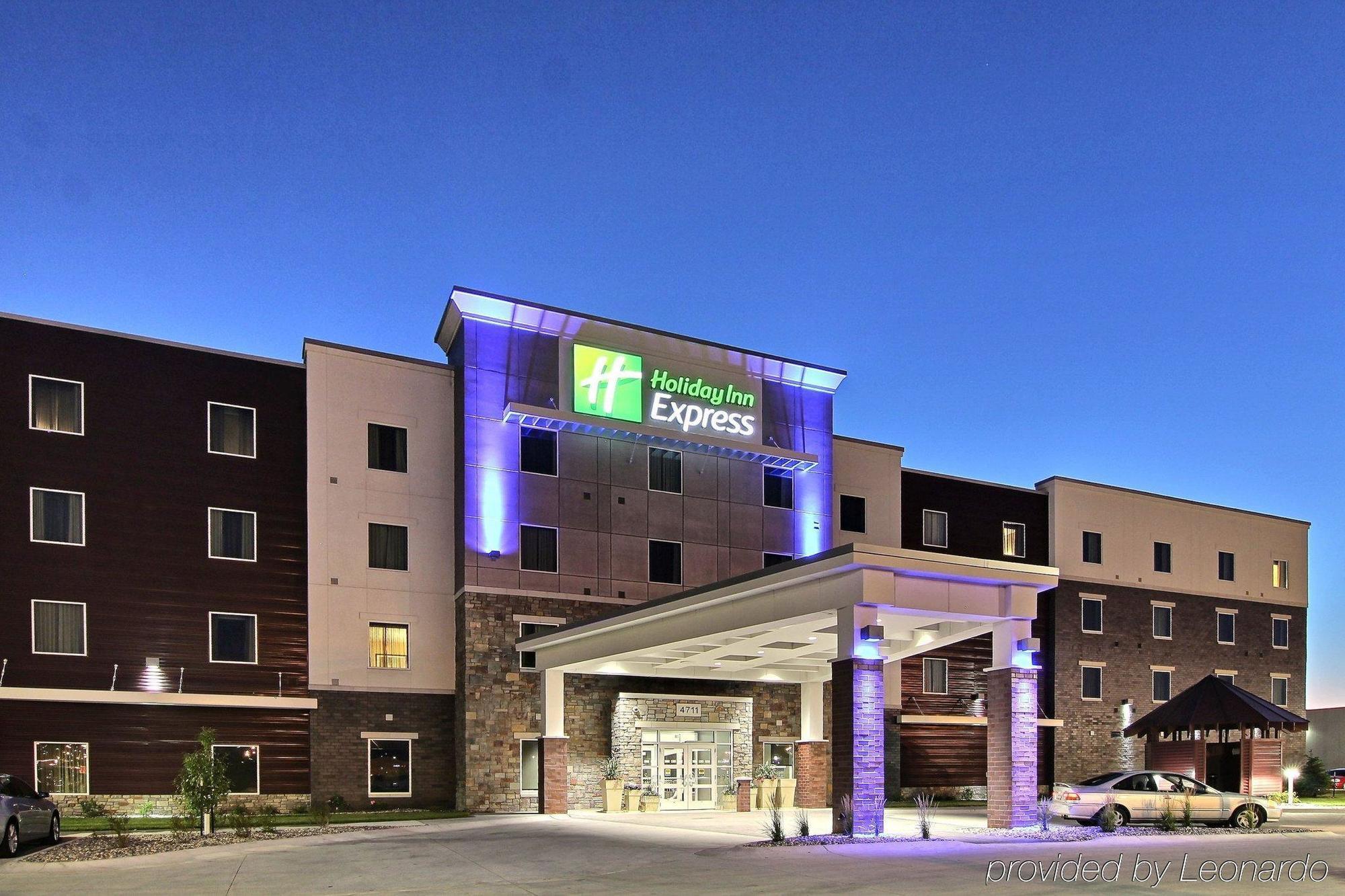 Holiday Inn Express Fargo Sw I94 Medical Center, An Ihg Hotel Buitenkant foto
