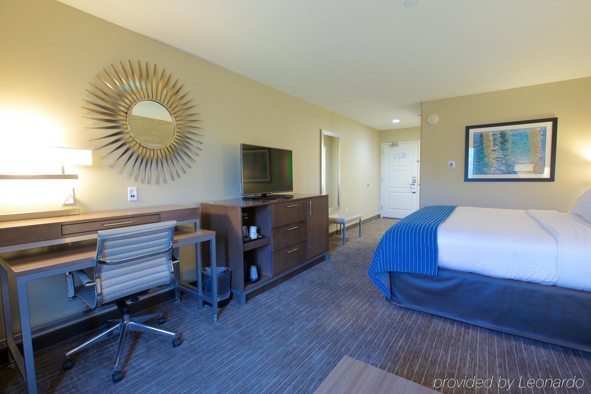 Holiday Inn Express Fargo Sw I94 Medical Center, An Ihg Hotel Buitenkant foto