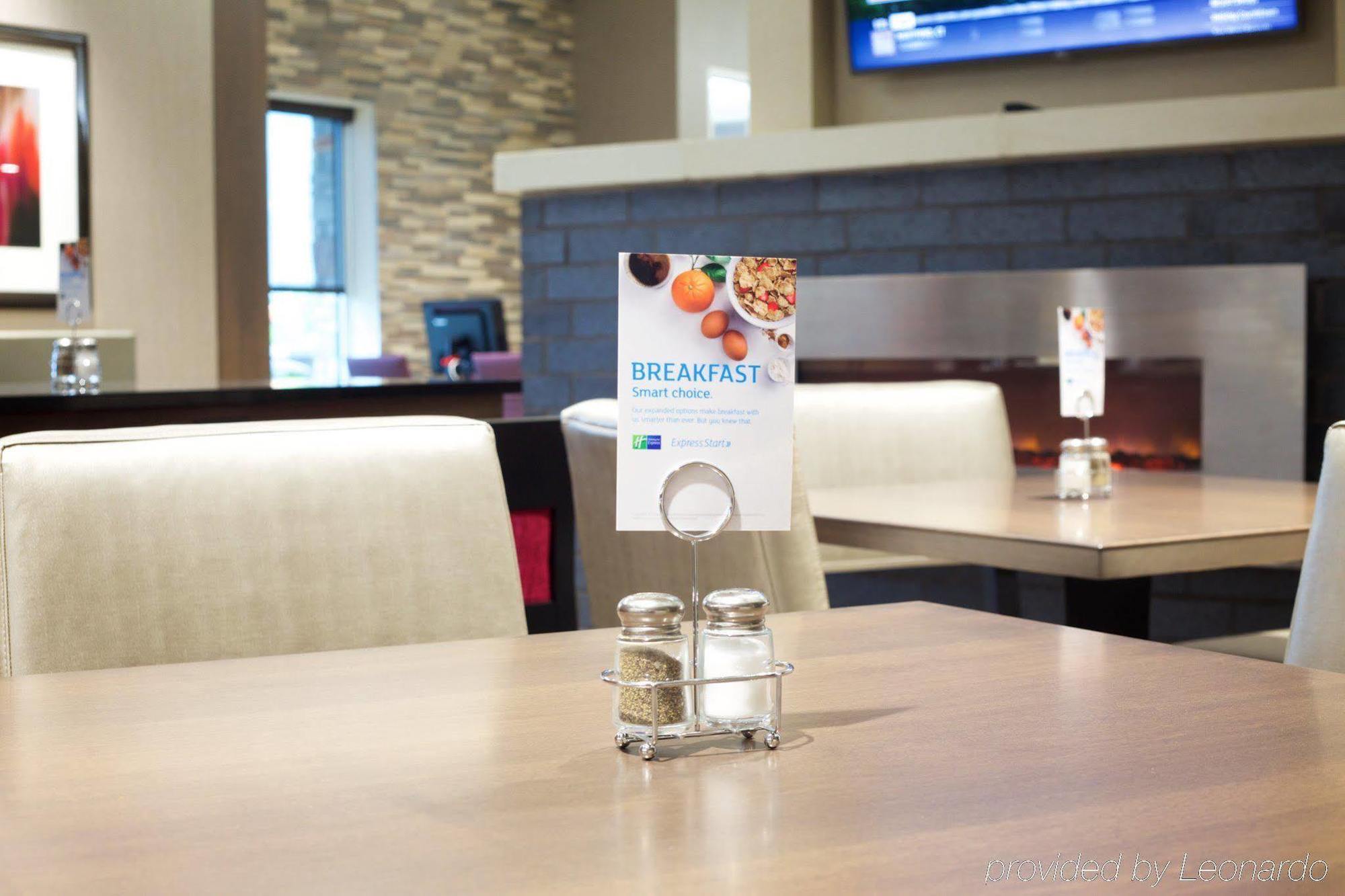 Holiday Inn Express Fargo Sw I94 Medical Center, An Ihg Hotel Buitenkant foto
